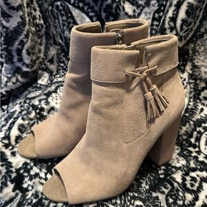 Elegant Tan Suede Ankle Boots